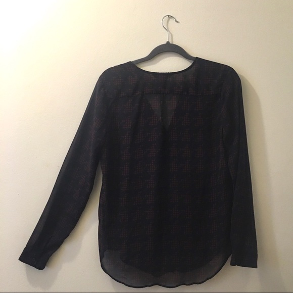 Banana Republic semi-sheer houndstooth blouse - Picture 4 of 4